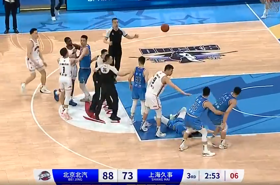 GAME STAR娛樂:北京三軍用命17記三分拖入生死戰:基恩37+10扛全隊 雷矇19分奇兵