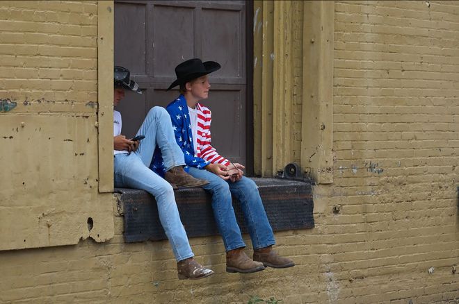 香港娛樂城:鎖定美國大選勝侷的特朗普:依靠年輕男性選民支持,有華爾街大佬“兩邊下注”