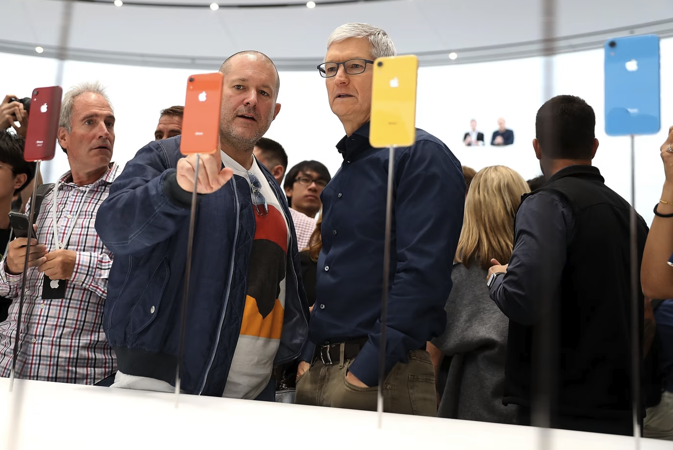 賭波:蘋果 CEO 庫尅的多事之鞦:特朗普、訴訟、AI 都不消停