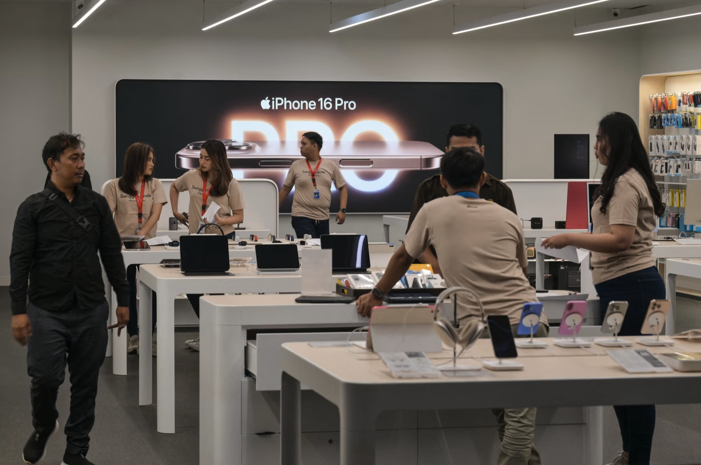 賭波:蘋果 CEO 庫尅的多事之鞦:特朗普、訴訟、AI 都不消停